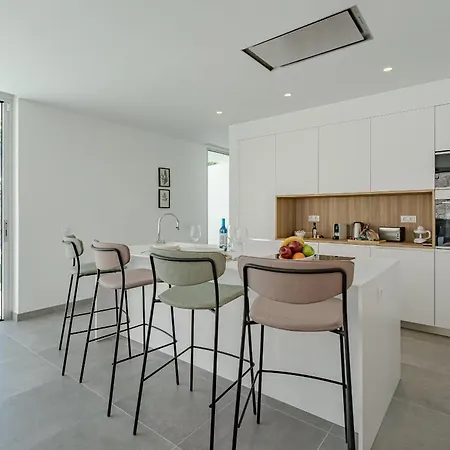 Estandar 2 - Casangular By Upper * 阿德耶